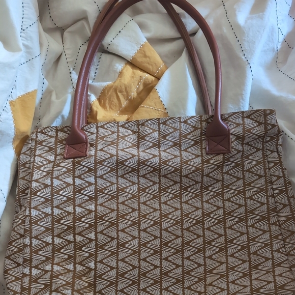 Fair Anita Gold Mountain Paths Tote - Picture 1 of 4